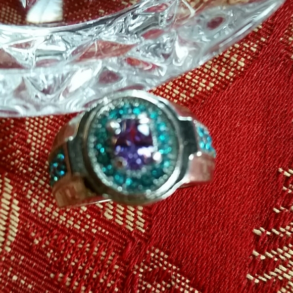 NEW RING - Picture 3 of 3